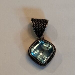 Elegant Silver Pendant with Blue Gemstone